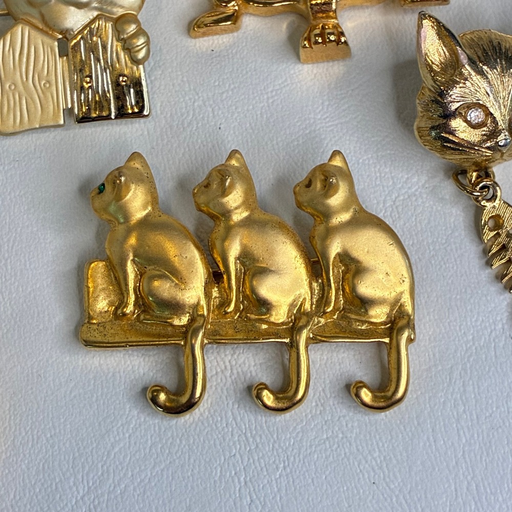 Vintage Cat Brooch Earring Lot Gold Tone Avon RAZZA AJC Feline Jewelry Whimsical - Picture 7 of 15